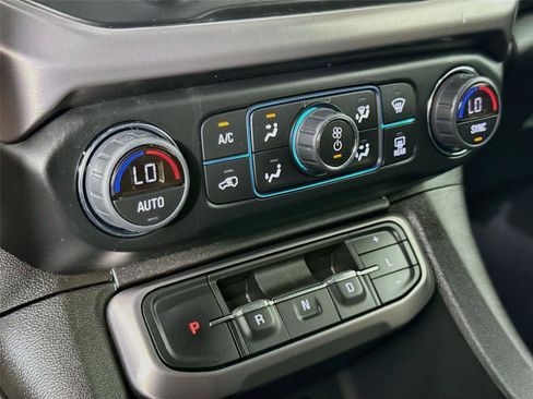 Used 2023 GMC Acadia AT4 w/ Preferred Package AWD/4WD image 17