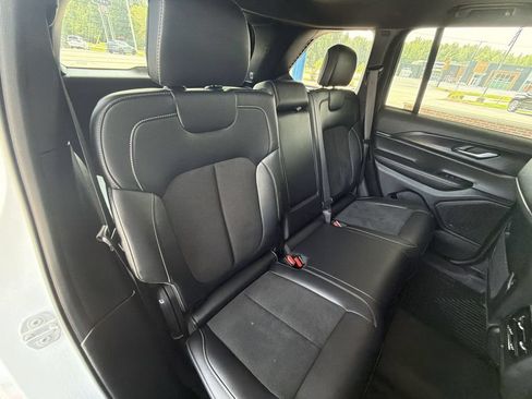 Used 2025 Jeep Grand Cherokee Altitude AWD/4WD image 28