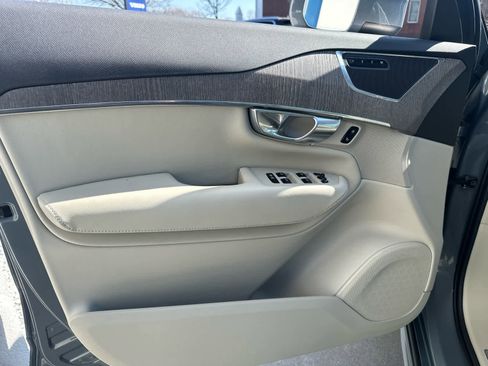 Used 2023 Volvo XC90 B6 Plus image 14
