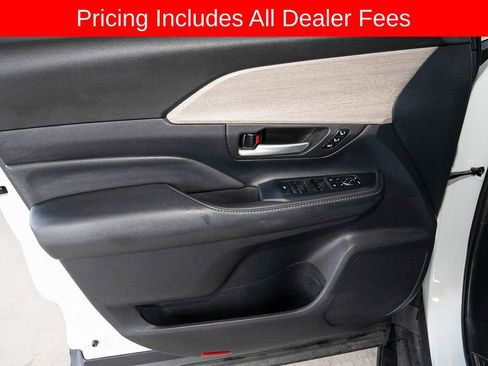 Certified 2024 Toyota Grand Highlander FWD image 16