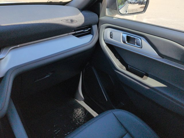 New 2027 Ford Explorer Active w/ Active Comfort Package RWD image 17