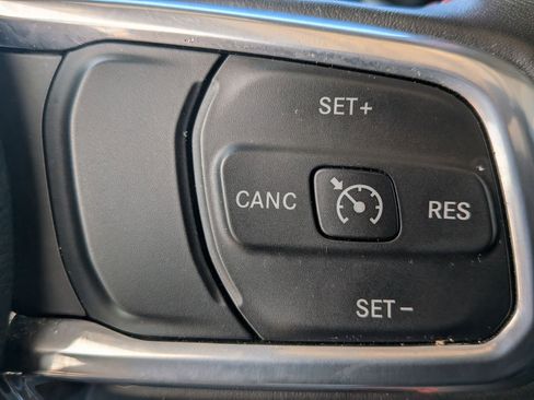 Used 2022 Jeep Gladiator Rubicon w/ Cold Weather Group image 14