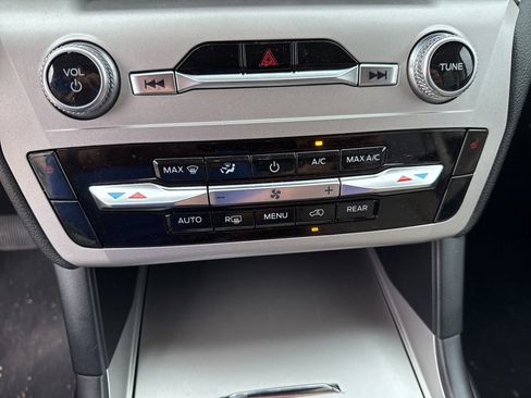 Used 2023 Ford Explorer XLT w/ Class IV Trailer Tow Package image 24