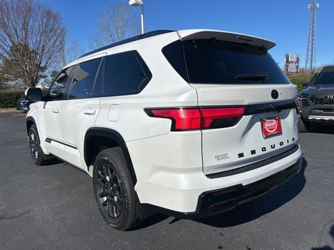 Used 2025 Toyota Sequoia Platinum image 9