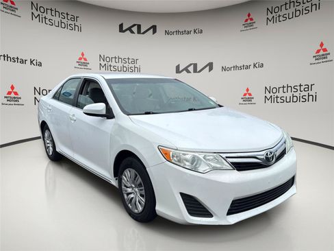 Used 2012 Toyota Camry LE FWD image 7