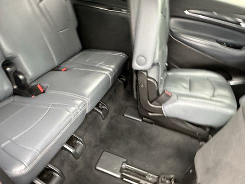 Used 2024 Buick Enclave Essence FWD image 9