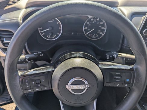 Used 2023 Nissan Rogue SV image 14