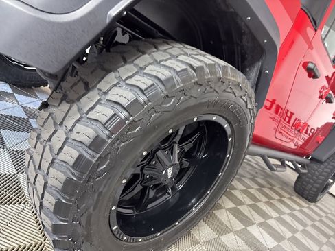 Used 2023 Jeep Gladiator Sport image 30