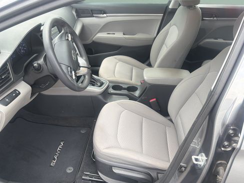 Used 2020 Hyundai Elantra SE FWD image 18