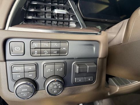Used 2026 Chevrolet Suburban Z71 w/ Z71 Off-Road Package AWD/4WD image 28