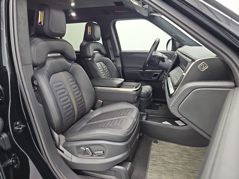 Used 2023 Rivian R1S Adventure AWD/4WD image 24