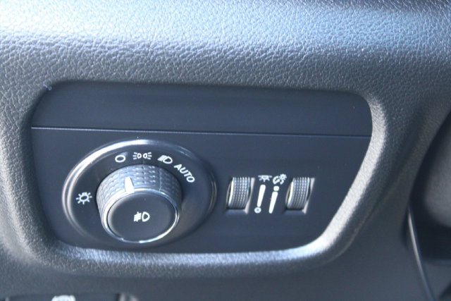Used 2023 Jeep Grand Cherokee L Limited RWD image 12