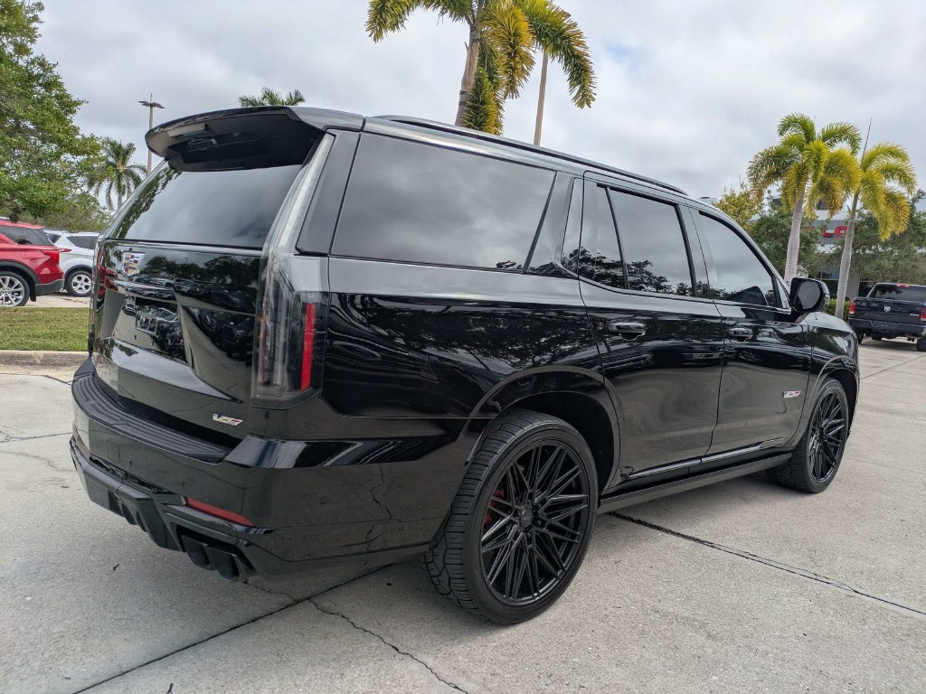 Used 2025 Cadillac Escalade V AWD/4WD image 4