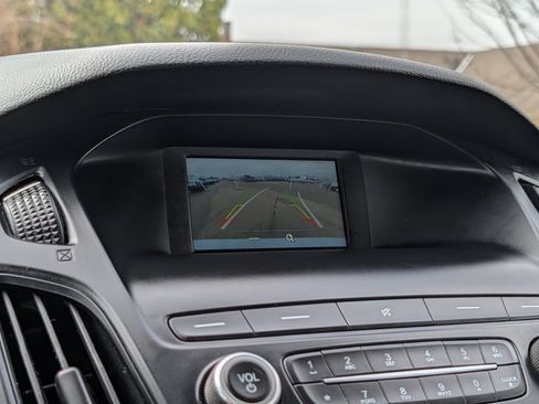 Used 2018 Ford Focus SE w/ Cold Weather Package image 19