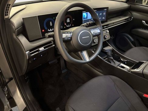 Certified 2025 Hyundai Tucson SE image 22