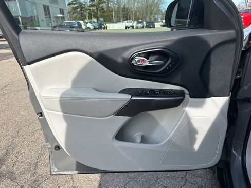 Used 2019 Jeep Cherokee Limited w/ Trailer Tow Group image 12