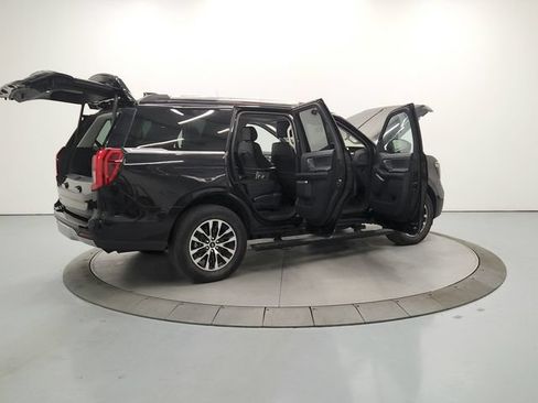 Used 2025 Ford Expedition Platinum AWD/4WD image 16