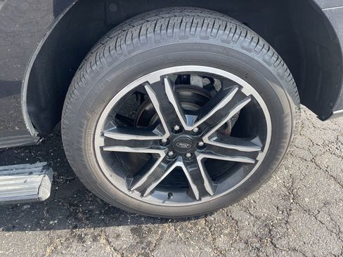 Used 2019 Ford Expedition Limited w/ Equipment Group 303A AWD/4WD image 10