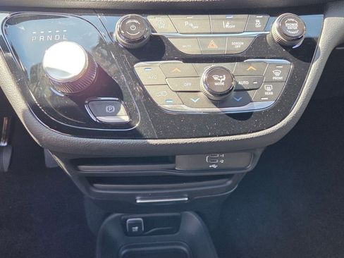 New 2026 Chrysler Pacifica Select FWD image 19