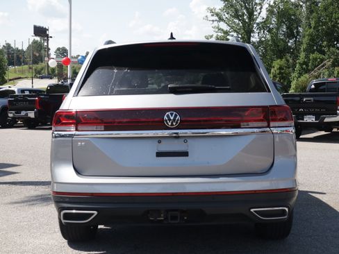 Used 2024 Volkswagen Atlas SE FWD image 4