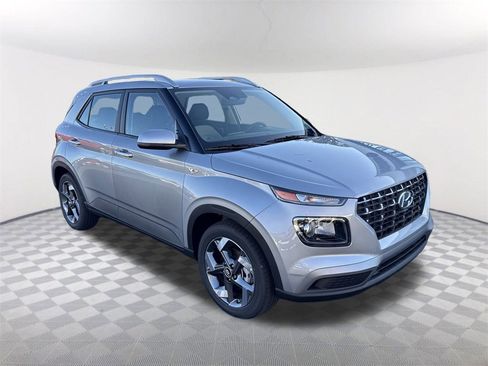 Used 2025 Hyundai Venue SEL image 3