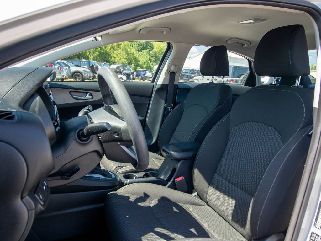Used 2020 Kia Forte LXS FWD image 8