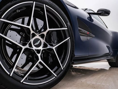 Used 2025 Aston Martin Vanquish image 5