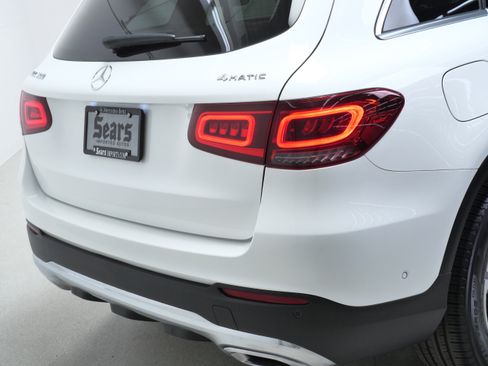 Certified 2022 Mercedes-Benz GLC 300 4MATIC w/ Premium Package Lite image 5