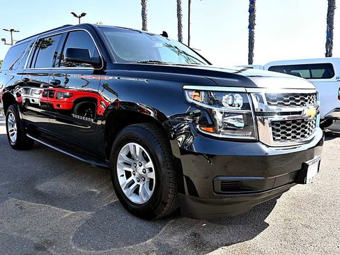 Used 2019 Chevrolet Suburban LT image 3