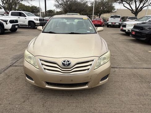 Used 2011 Toyota Camry LE image 2