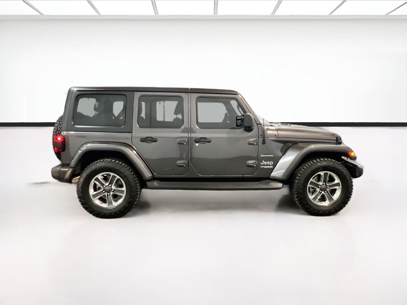 Used 2018 Jeep Wrangler Unlimited Sahara w/ LED Lighting Group AWD/4WD image 22