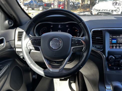 Used 2019 Jeep Grand Cherokee Laredo image 33