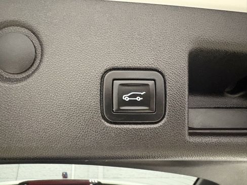 Used 2018 Chevrolet Equinox LT image 35