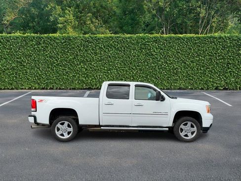 Used 2013 GMC Sierra 2500 Denali w/ Suspension Package, Off-Road image 2