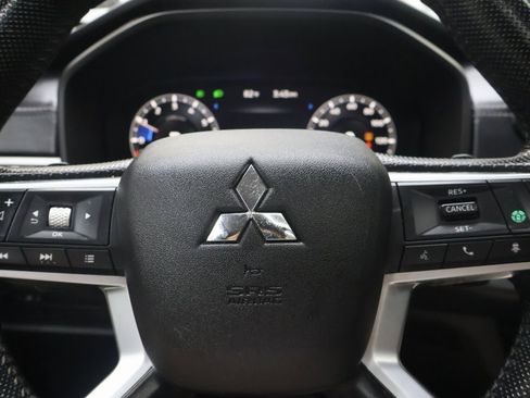 Used 2022 Mitsubishi Outlander SE image 22
