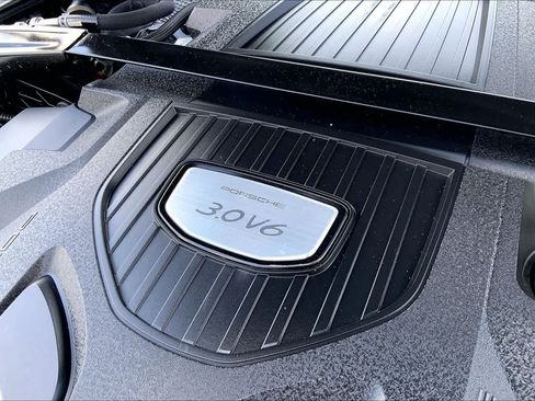 Used 2019 Porsche Panamera 4 AWD/4WD image 32
