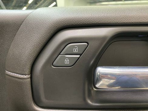 Used 2022 Chevrolet Silverado 1500 High Country w/ Technology Package image 18