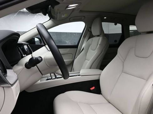 Used 2024 Volvo XC60 B5 Plus AWD/4WD image 10