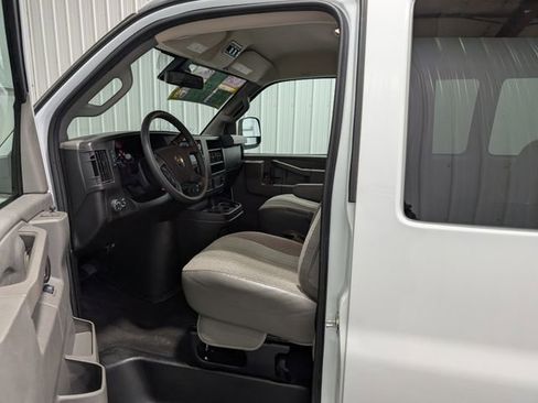 Used 2025 Chevrolet Express 3500 LT w/ LT Preferred Equipment Group RWD image 9