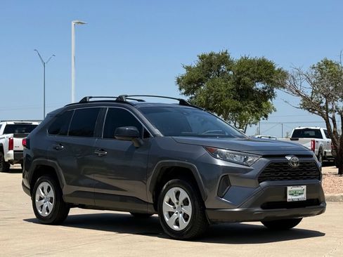 Used 2019 Toyota RAV4 LE FWD image 6