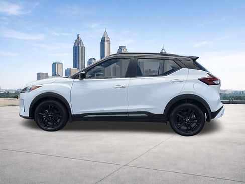 Certified 2024 Nissan Kicks SR FWD image 2