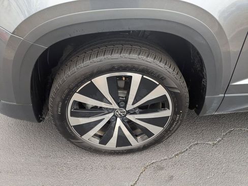 Used 2024 Volkswagen Taos SE image 34