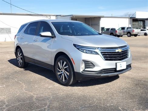 Used 2022 Chevrolet Equinox LT image 2