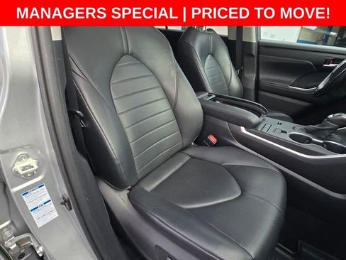 Used 2020 Toyota Highlander XLE image 19