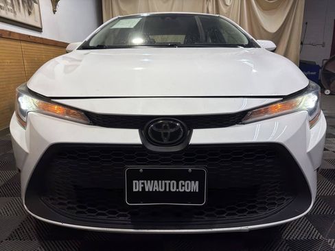 Used 2022 Toyota Corolla LE FWD image 3