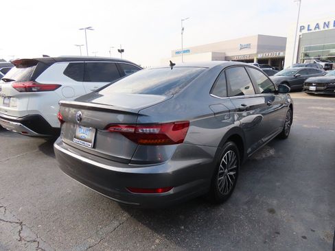 Used 2019 Volkswagen Jetta SE w/ Cold Weather Package image 7