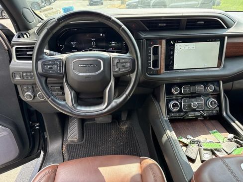 Used 2023 GMC Yukon Denali Ultimate AWD/4WD image 7