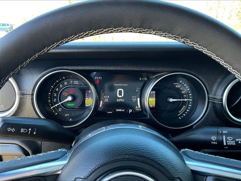 Used 2023 Jeep Wrangler Sahara w/ Cold Weather Group AWD/4WD image 25