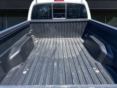 Used 2016 Toyota Tacoma SR5 RWD image 9
