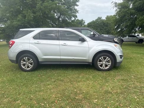 Used 2017 Chevrolet Equinox LS FWD image 6